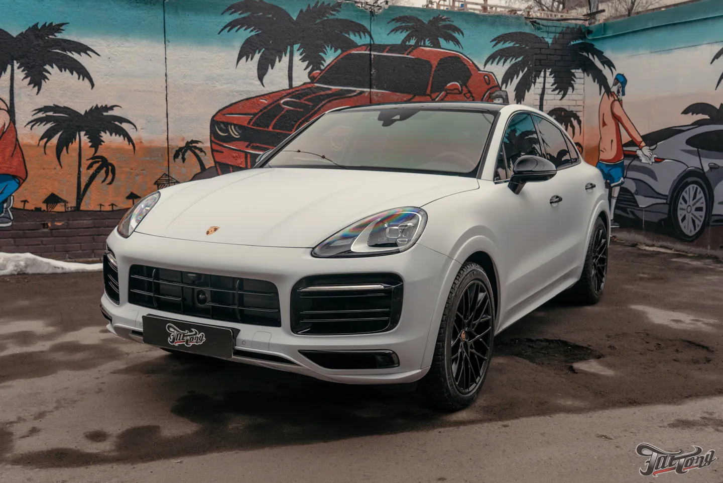 Оклеили Porsche Cayenne матовым полиуретаном и защитили глянец в салоне + керамика пленки и кожи